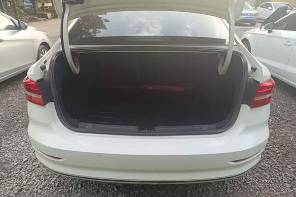 Volkswagen Lavida 2019, 98400 км, за 9030 USD