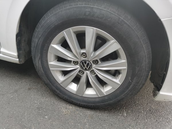 Volkswagen Lavida 2021, 145700 км, за 9415 USD