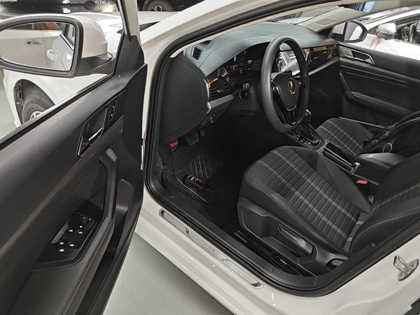 Volkswagen Lavida 2022, 59900 км, за 11704 USD - фото 21