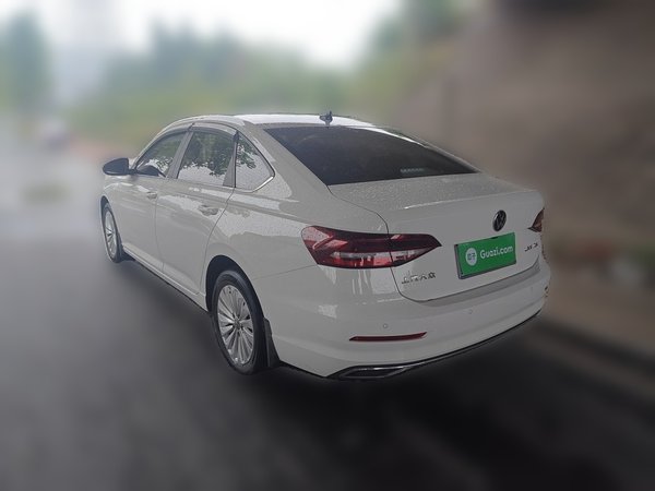 Volkswagen Lavida 2022, 31800 км, за 8723 USD