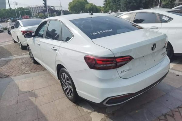 Volkswagen Lavida 2023, 30600 км, за 12439 USD