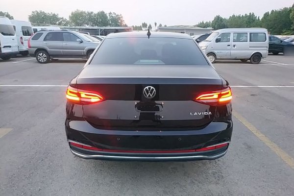 Volkswagen Lavida 2023, 27900 км, за 12222 USD