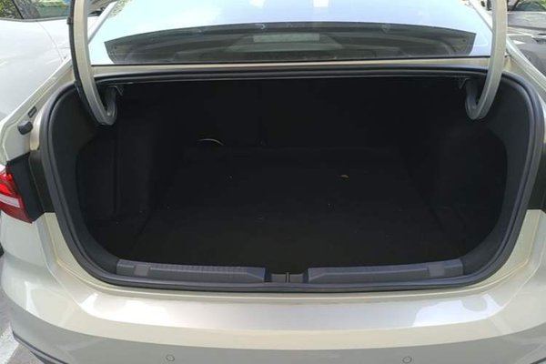 Volkswagen Lavida 2023, 54900 км, за 11426 USD - фото 22