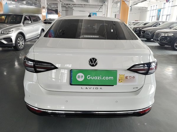 Volkswagen Lavida 2023, 1800 км, за 11587 USD