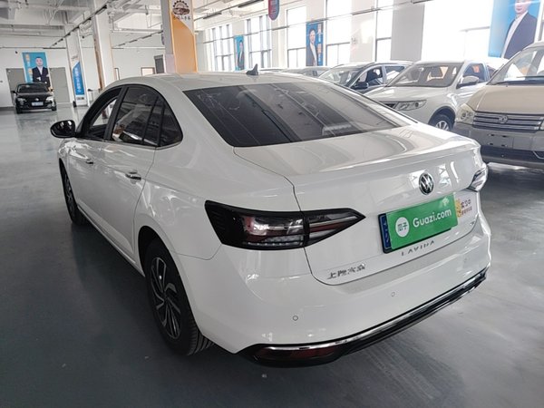 Volkswagen Lavida 2023, 1800 км, за 11587 USD