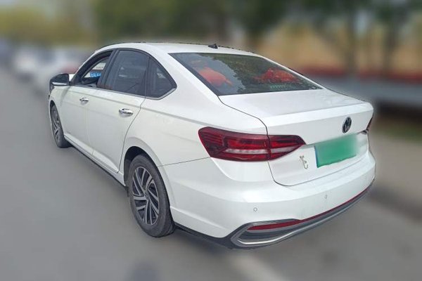 Volkswagen Lavida 2023, 71300 км, за 10800 USD
