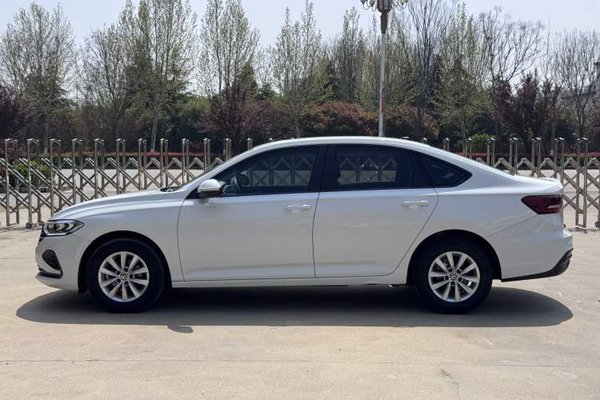 Volkswagen Lavida 2023, 74100 км, за 10260 USD