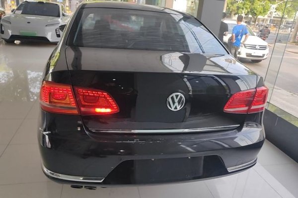 Volkswagen Magotan 2015, 120200 км, за 7476 USD