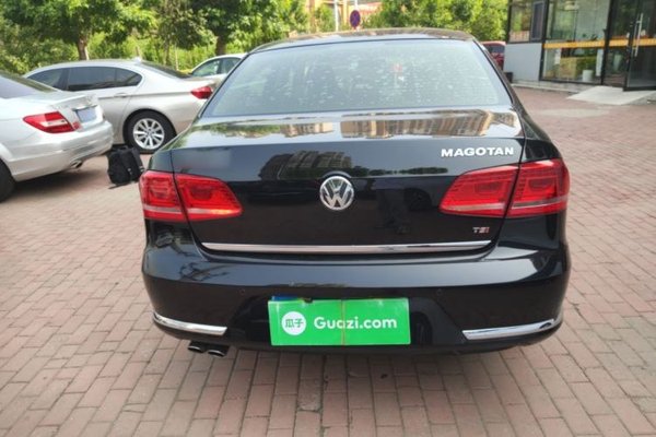 Volkswagen Magotan 2015, 120600 км, за 8906 USD