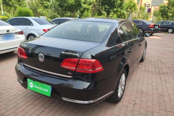 Volkswagen Magotan 2015, 120600 км, за 8906 USD - фото 6