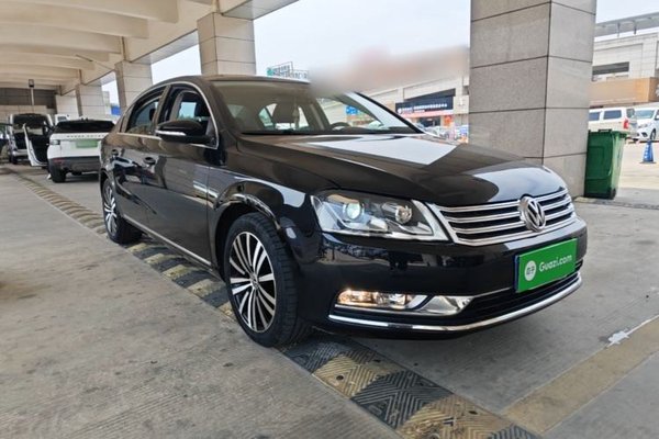Volkswagen Magotan 2016, 80300 км, за 8247 USD