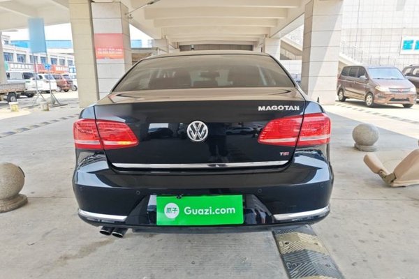 Volkswagen Magotan 2016, 80300 км, за 8247 USD