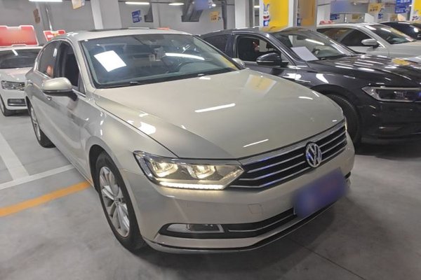 Volkswagen Magotan 2017, 95500 км, за 10512 USD