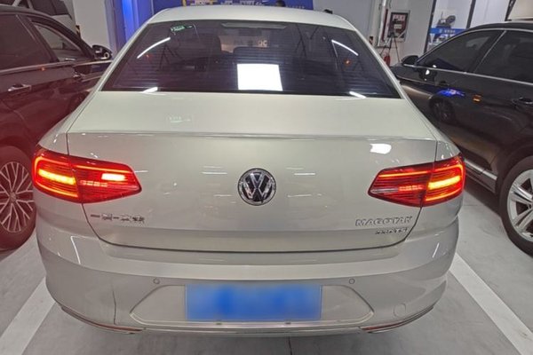 Volkswagen Magotan 2017, 95500 км, за 10512 USD