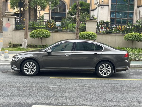 Volkswagen Magotan 2017, 102300 км, за 11866 USD