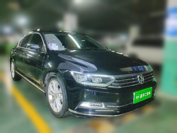 Volkswagen Magotan 2017, 91100 км, за 9443 USD
