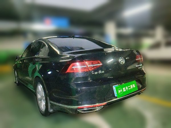 Volkswagen Magotan 2017, 91100 км, за 9443 USD
