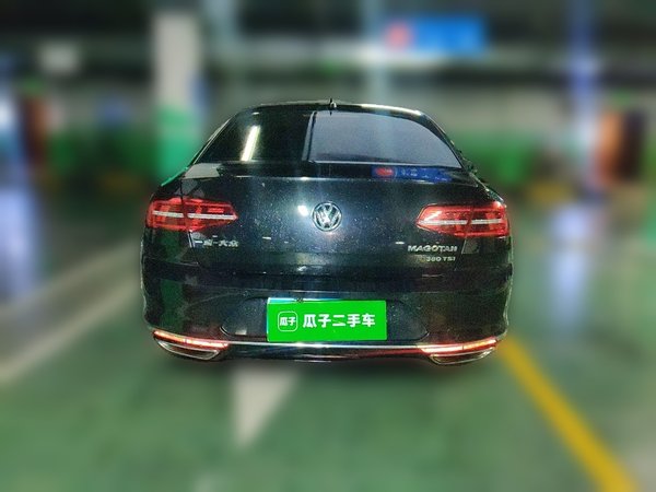 Volkswagen Magotan 2017, 91100 км, за 9443 USD