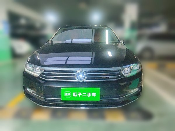 Volkswagen Magotan 2017, 91100 км, за 9443 USD
