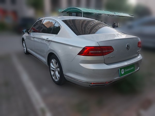 Volkswagen Magotan 2018, 98400 км, за 11784 USD