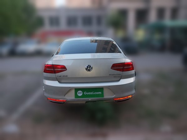 Volkswagen Magotan 2018, 98400 км, за 11784 USD