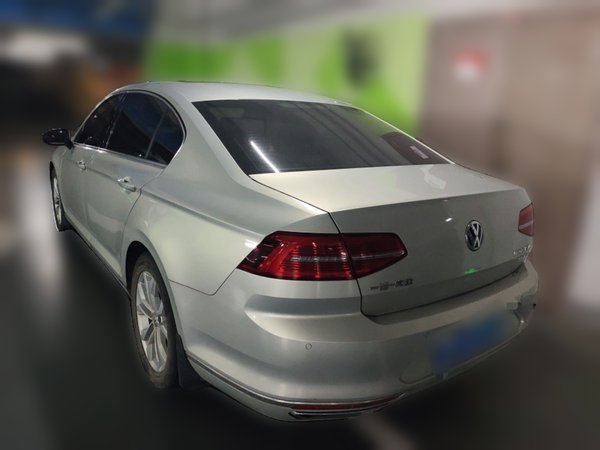 Volkswagen Magotan 2018, 95200 км, за 11306 USD