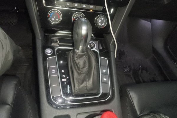 Volkswagen Magotan 2019, 56200 км, за 15087 USD - фото 13