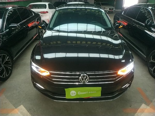 Volkswagen Magotan 2020, 102899 км, за 15225 USD