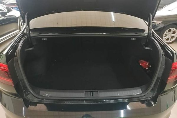 Volkswagen Magotan 2020, 8700 км, за 20499 USD - фото 9
