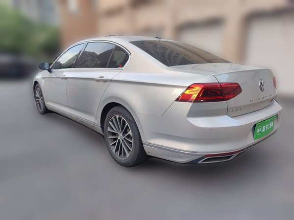 Volkswagen Magotan 2020, 109100 км, за 12178 USD