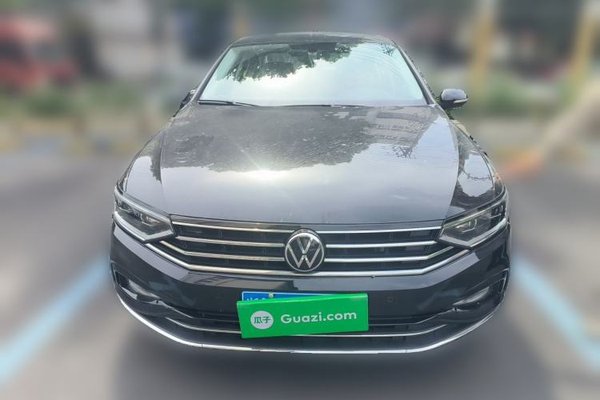 Volkswagen Magotan 2021, 104600 км, за 17027 USD