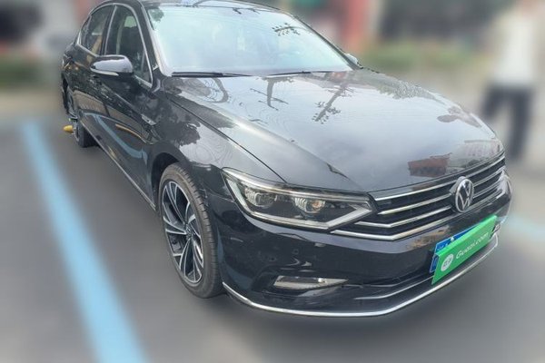 Volkswagen Magotan 2021, 104600 км, за 17027 USD