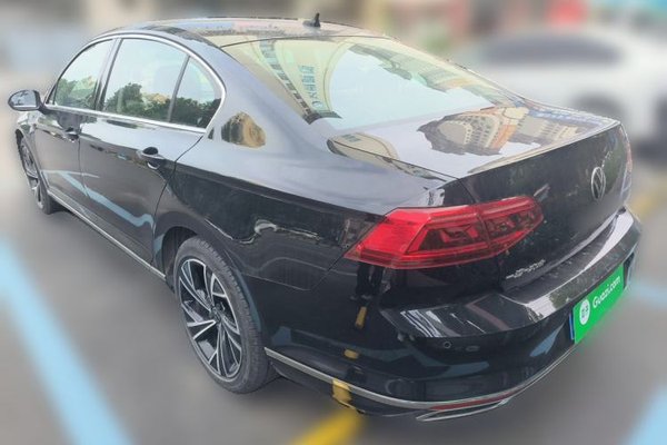 Volkswagen Magotan 2021, 104600 км, за 17027 USD