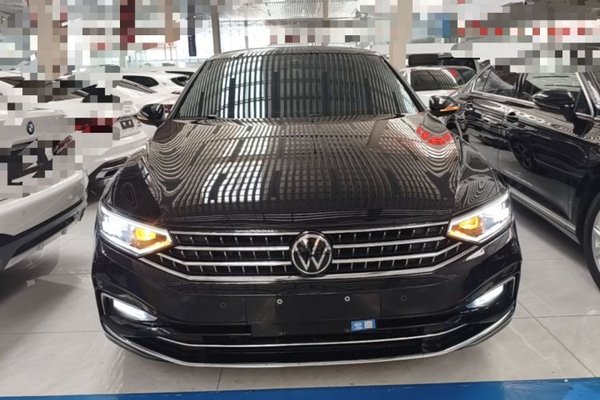 Volkswagen Magotan 2023, 34100 км, за 21800 USD