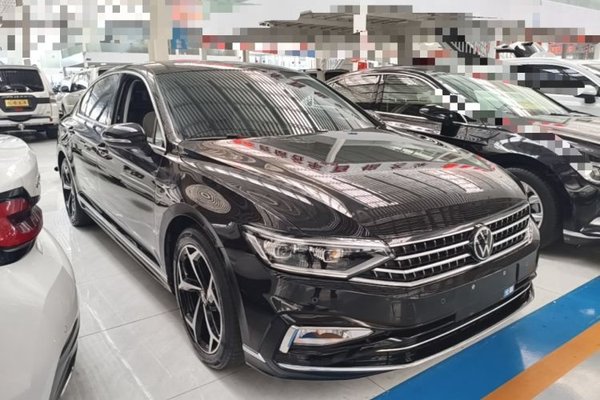 Volkswagen Magotan 2023, 34100 км, за 21800 USD