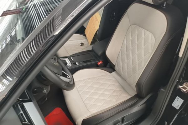 Volkswagen Magotan 2023, 34100 км, за 21800 USD - фото 17