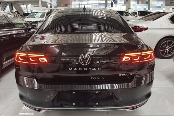 Volkswagen Magotan 2023, 34100 км, за 21800 USD