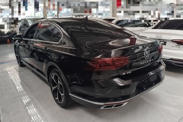 Volkswagen Magotan 2023, 34100 км, за 21800 USD