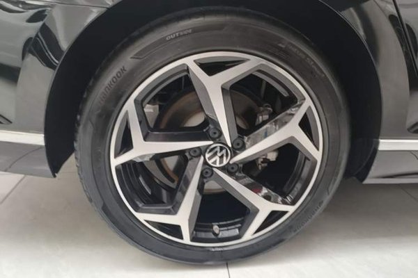 Volkswagen Magotan 2023, 34100 км, за 21800 USD - фото 11