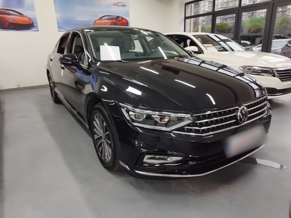 Volkswagen Magotan 2023, 36700 км, за 19410 USD