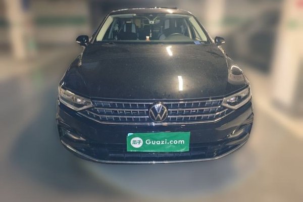 Volkswagen Magotan 2023, 76000 км, за 16356 USD