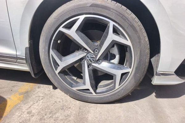 Volkswagen Magotan 2023, 3000 км, за 24460 USD - фото 8