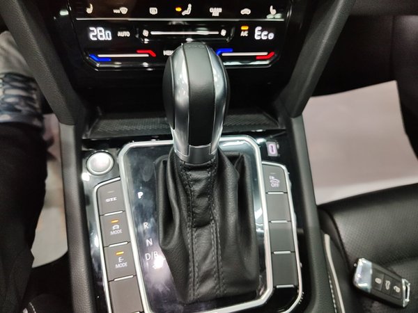 Volkswagen Magotan GTE Plug-in Hybrid 2022, 48900 км, за 18544 USD - фото 17