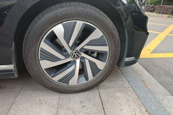 Volkswagen Magotan GTE Plug-in Hybrid 2022, 78800 км, за 14575 USD - фото 8