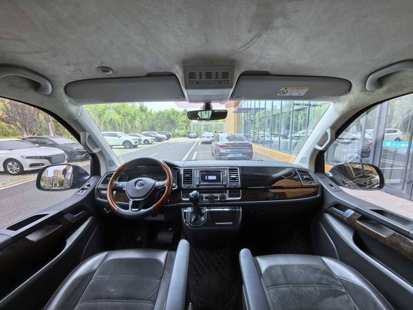 Volkswagen Multivan 2018, 115400 км, за 23401 USD