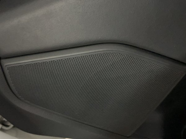 Volkswagen Multivan 2019, 134100 км, за 38187 USD - фото 8