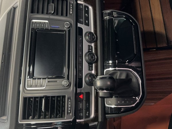 Volkswagen Multivan 2019, 134100 км, за 38187 USD - фото 18
