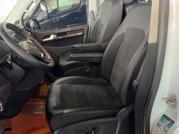 Volkswagen Multivan 2019, 134100 км, за 38187 USD - фото 10