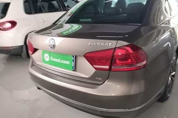 Volkswagen Passat 2014, 128000 км, за 7657 USD