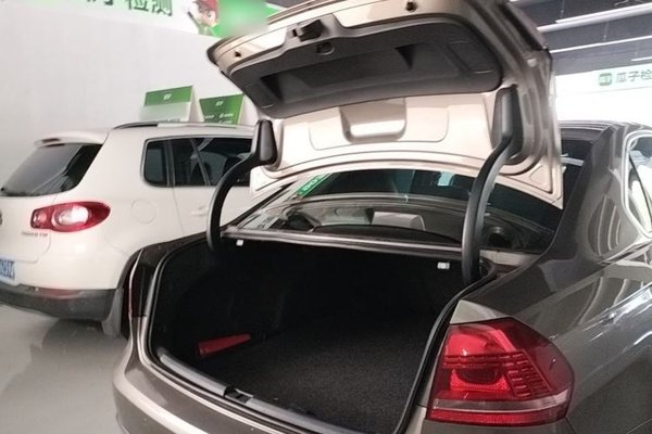 Volkswagen Passat 2014, 128000 км, за 7657 USD - фото 27
